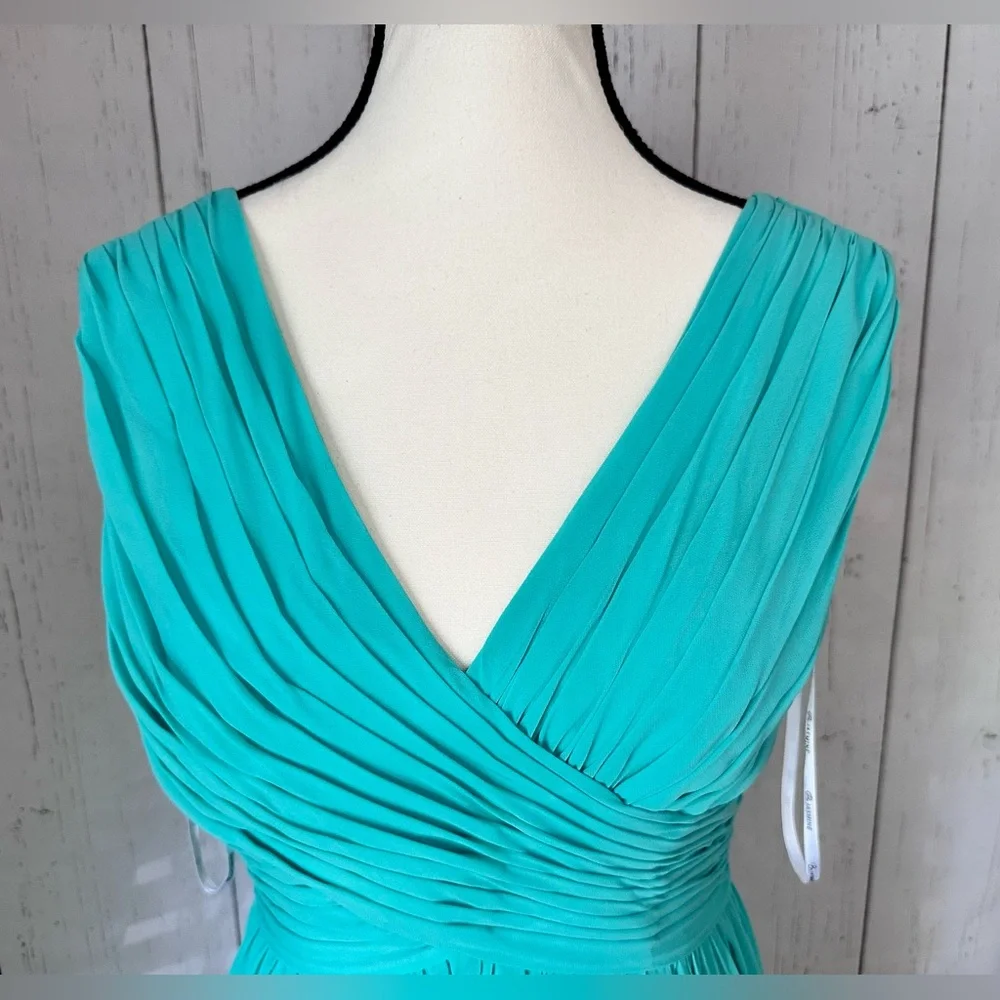B2 Jasmine Women’s Celebration | Wedding | Prom Sleeveless Dress Size 6 - Picture 3 of 11